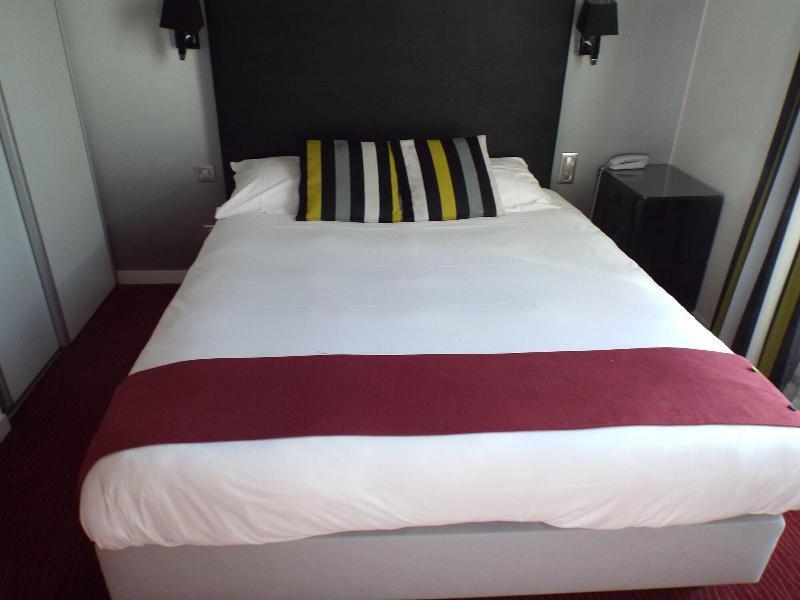 Logis Hotel Saint Martin Orleans Bagian luar foto
