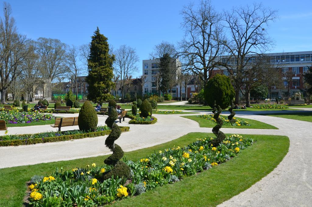 Logis Hotel Saint Martin Orleans Bagian luar foto